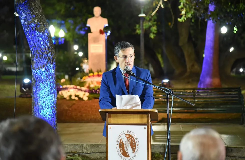 Con un emotivo acto, el pueblo uruguayense celebró el retorno a la democracia