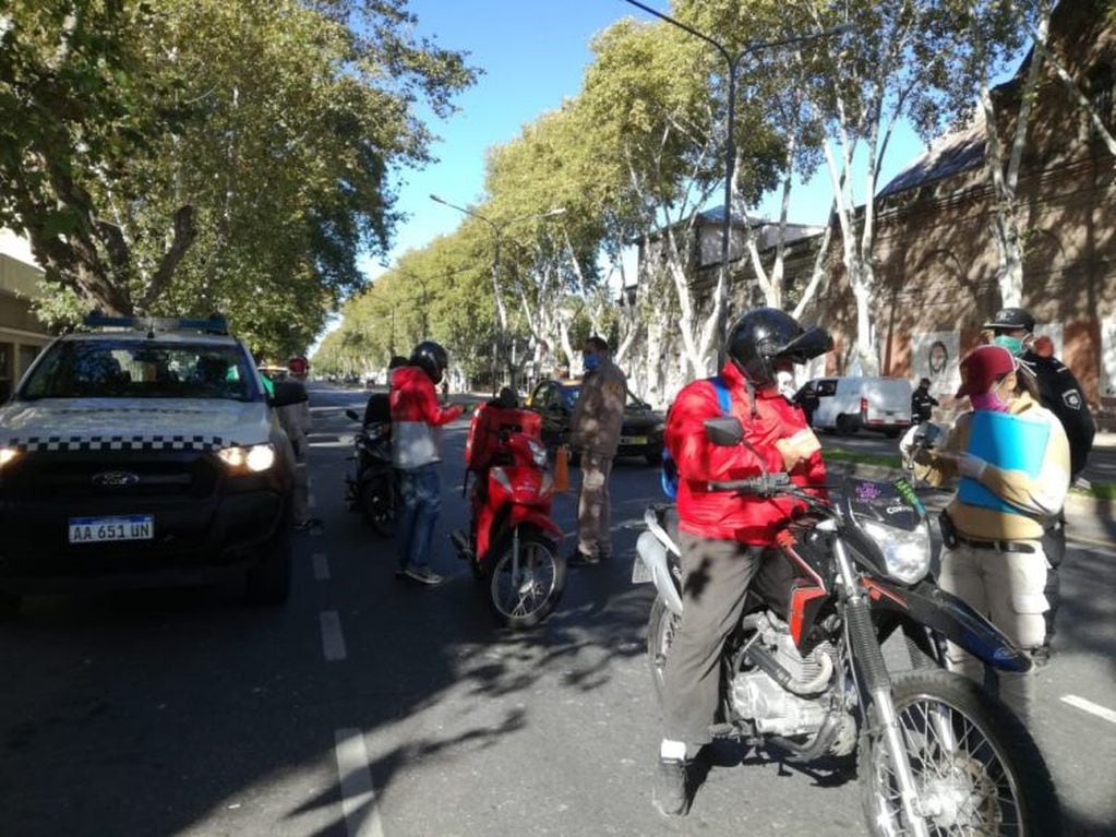 No aprenden más: arrestaron a cinco personas paseando durante la cuarentena (Municipalidad de Rosario)