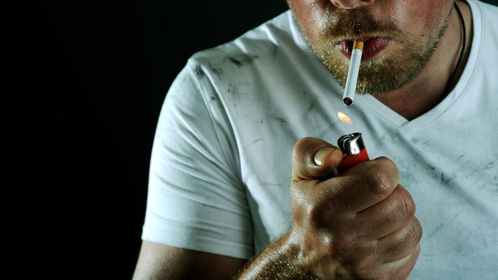 Los fumadores sufren de tos una vez que deciden dejar de consumir cigarrillo.