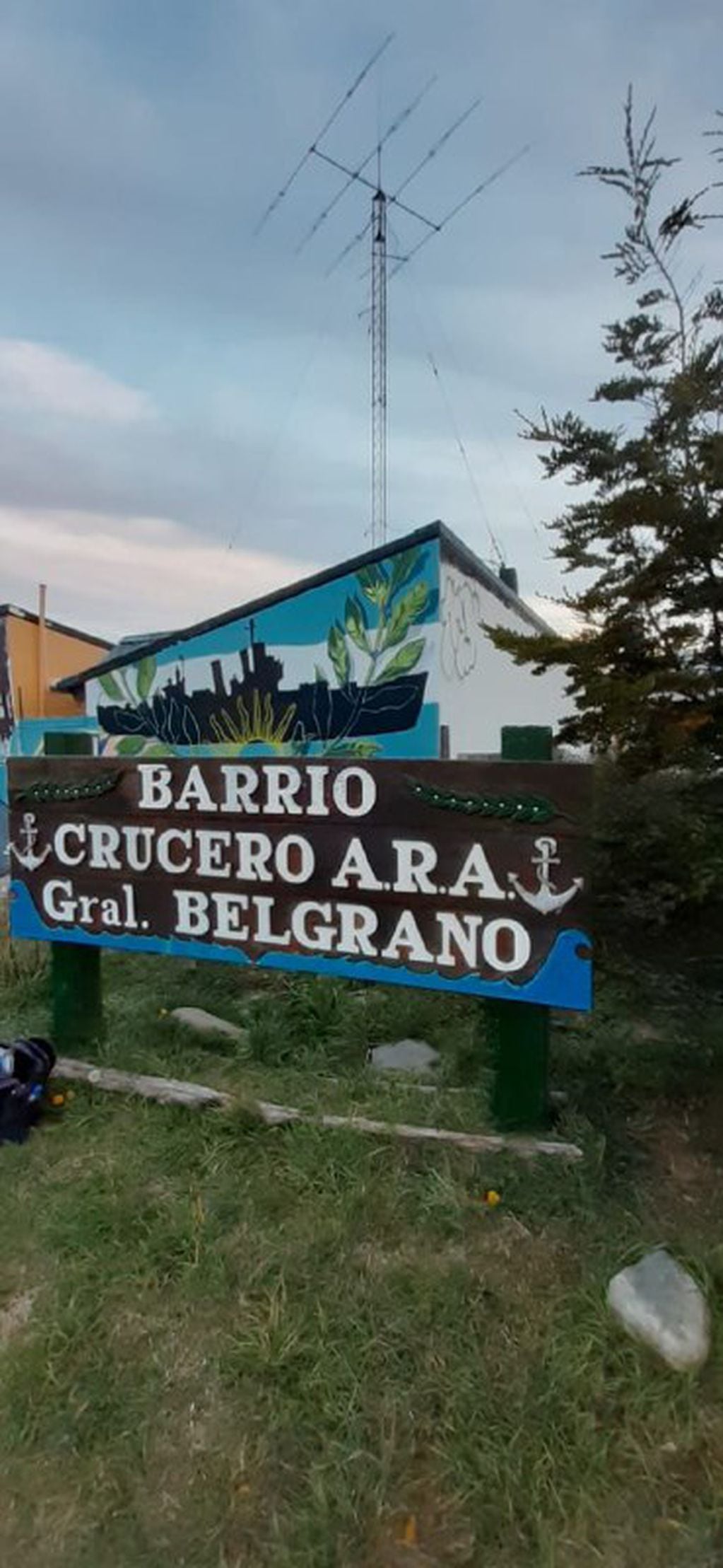 El Municipio pintó un mural en homenaje al ARA Gral. Belgrano.