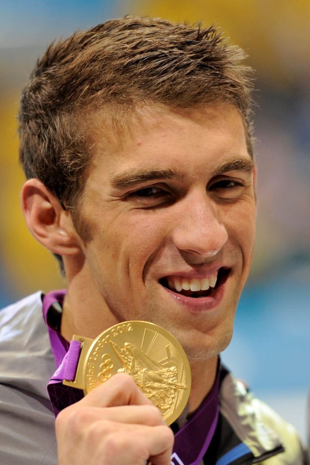 Michael Phelps con el oro de los 4x100 metros masculinos en los Juegos Olímpicos de Londres 2012, el 04/08/2012. (Foto: Marius Becker/dpa) (vinculada al texto de dpa "Neymar y muchos