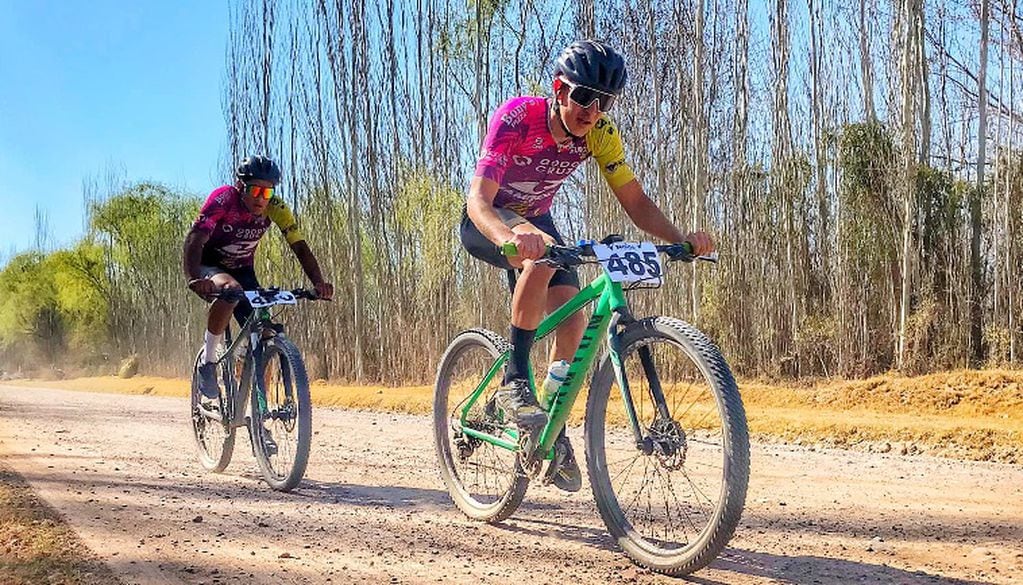 Más de 300 ciclistas de Mendoza, San Juan y San Luis compitieron en la Revancha del Rural Bike en Tunuyán.