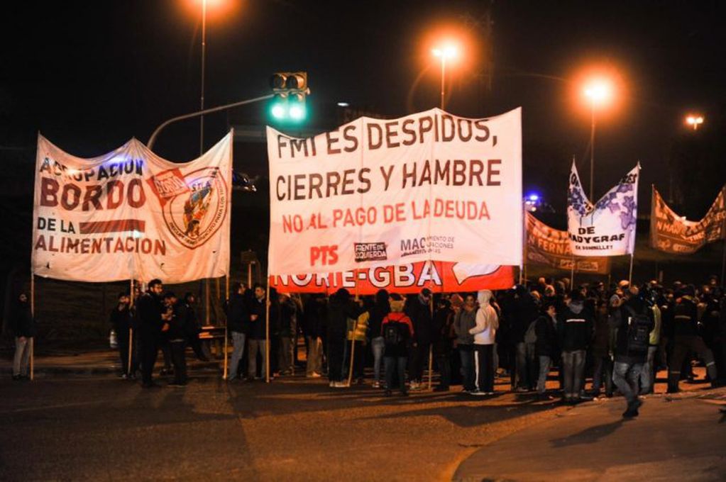Manifestación en Panamericana y ruta 197 mientras rige el paro general de la CGT en todo el país. Foto: Federico López Claro