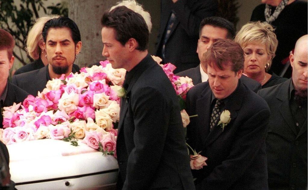 Keanu Reeves en el funeral de Jennifer Syme, su pareja.