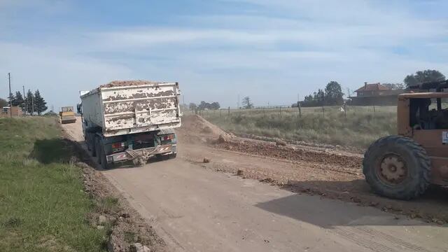 Trabajos en caminos rurales de Calderón.
