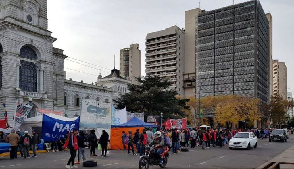 La protesta en La Plata terminó luego de la reunión de este jueves (Web).