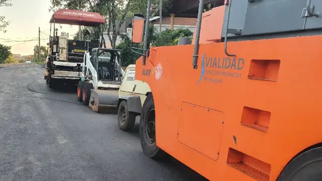 En un trabajo conjunto entre la Municipalidad de Eldorado y la Dirección Provincial de Vialidad (DPV) avanzan las tareas de asfaltado sobre empedrado