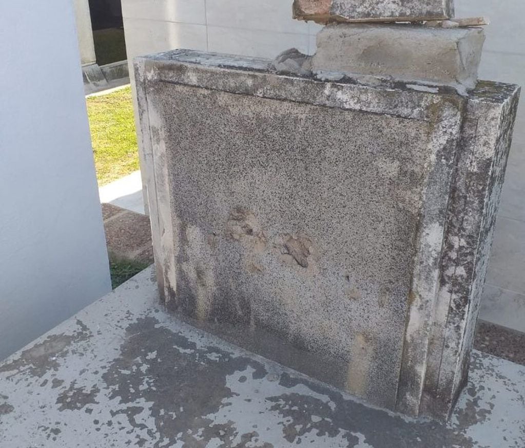 Robaron placas en el Cementerio de Arroyito