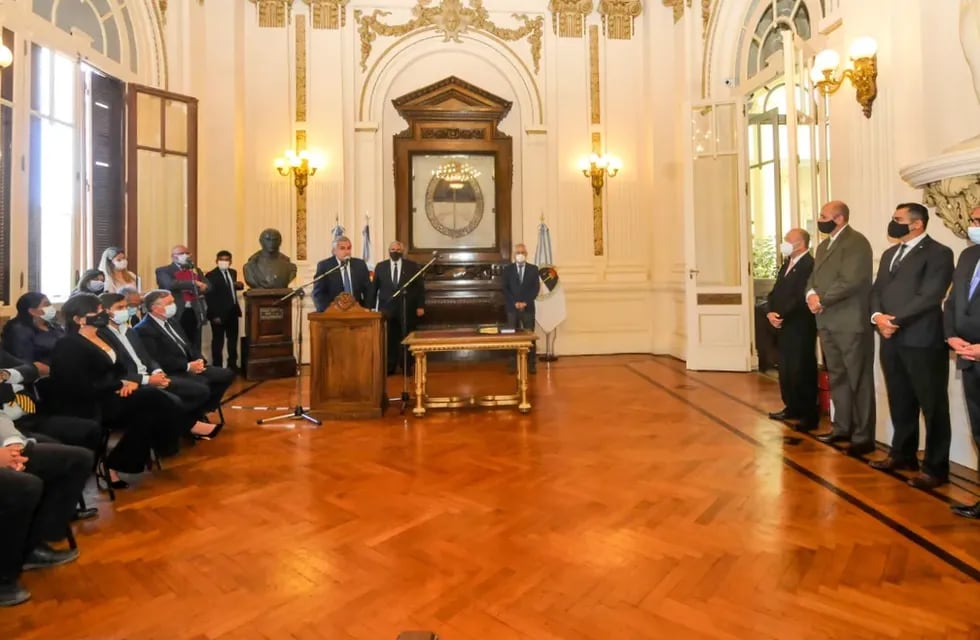 El acto de asunción de Martín se cumplió en el salón de la Bandera de la Casa de Gobierno.