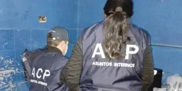 Detuvieron a dos policías de Rosario en la Comisaría 10°
