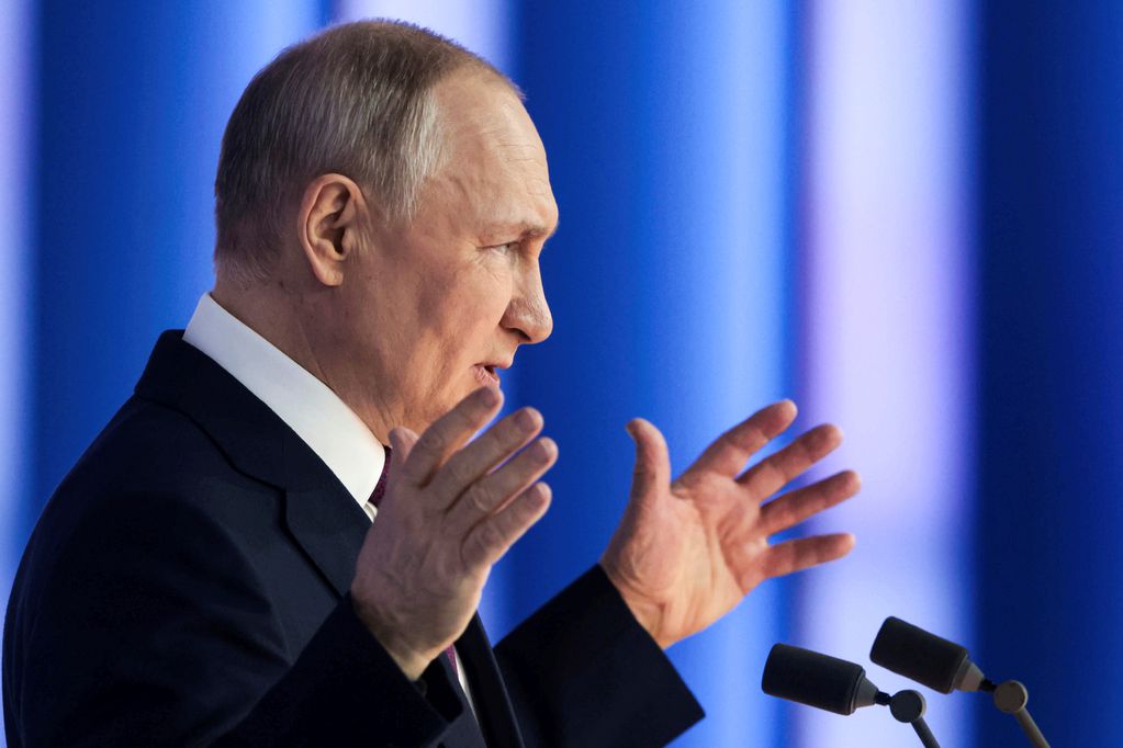 El presidente ruso, Vladímir Putin, sostuvo que su ejército continuará avanzando con las hostilidades. Foto: Mikhail Metzel, Sputnik, de Pool del Kremlin vía AP.
