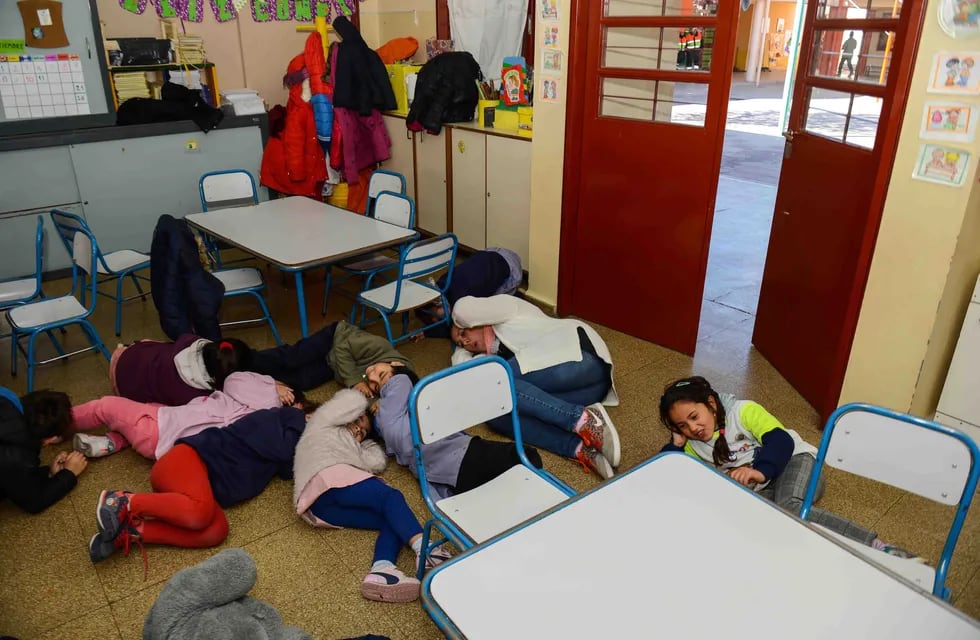 Simulacro de sismo en establecimientos escolares de Mendoza. (imagen ilustrativa)