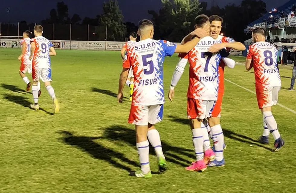 Liga del Sur: Rosario le dio luz y goles a la noche puntaltense