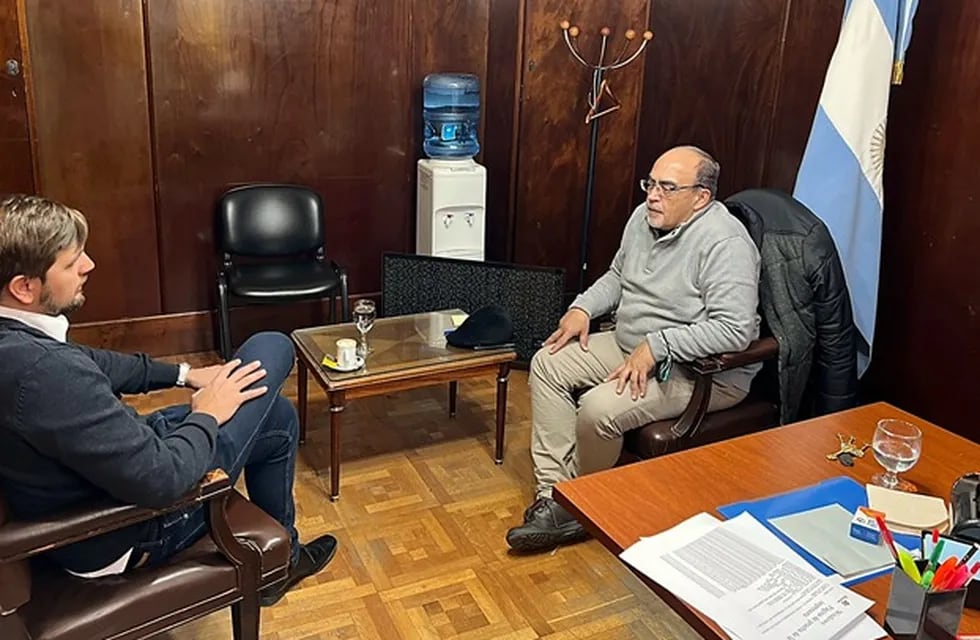 El ministro Lello Ivacevich (izq.) se reunió en Buenos Aires con el coordinador del Programa de Reconversión de Áreas Tabacaleras (PRAT), Guido Antonio Varas.