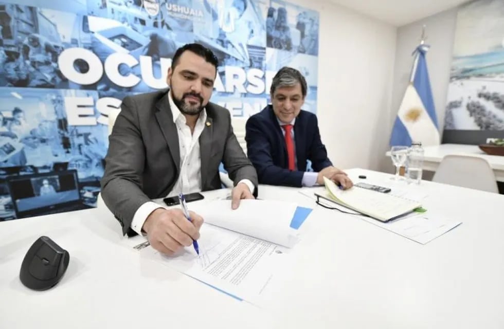 Los Intendentes firmaron convenio  histórico con ENOHSA para el financiamiento de obras de agua potable y cloacas