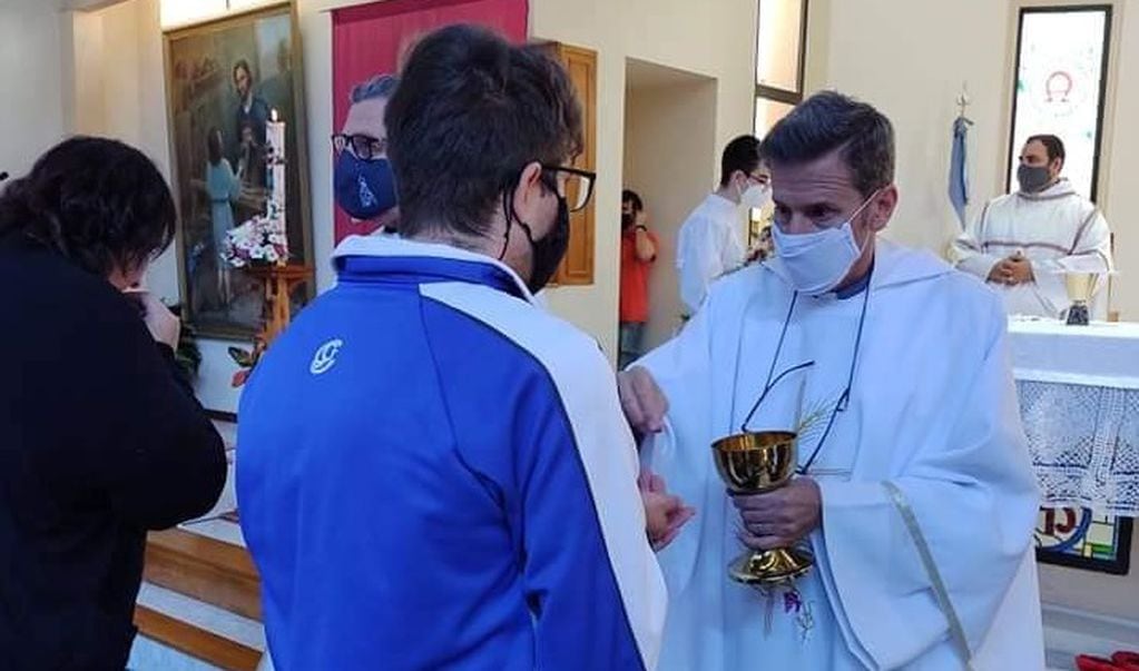 Misa en una iglesia de Rosario bajo protocolo sanitario por la pandemia de coronavirus. (Arquidiócesis de Rosario)