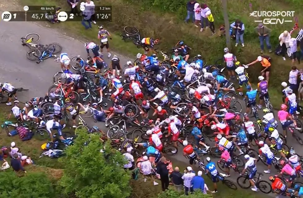 Vista aérea de la masiva caída en el Tour de France (Foto: Euro Sports)