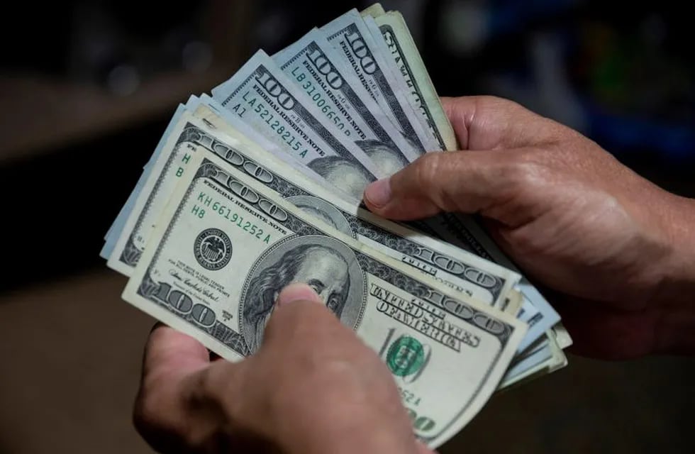 El dólar blue subió $13 y cortó una racha de 12 días en baja. (Foto de archivo, EFE)