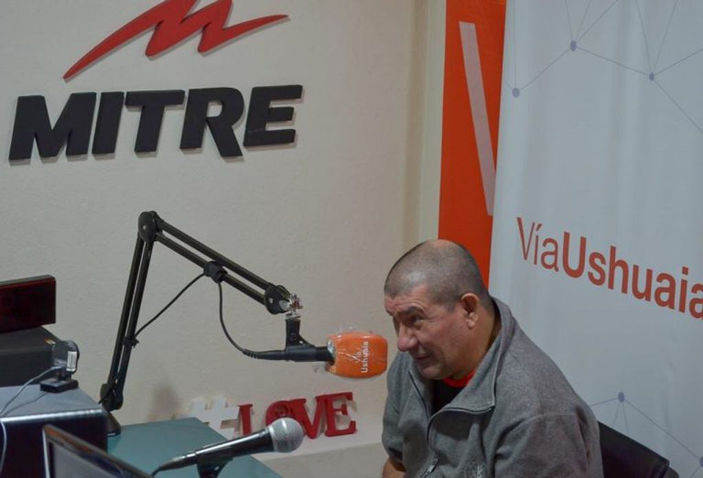 Durante la entrevista, Julio Peralta, defendió la postura de los jubilados y criticó la gestiones de la planta política.
