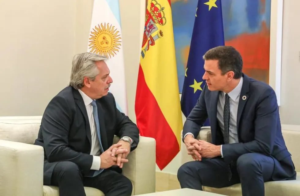 El presidente Alberto Fernández y su par español, Pedro Sánchez, reunidos en España. (Presidencia)