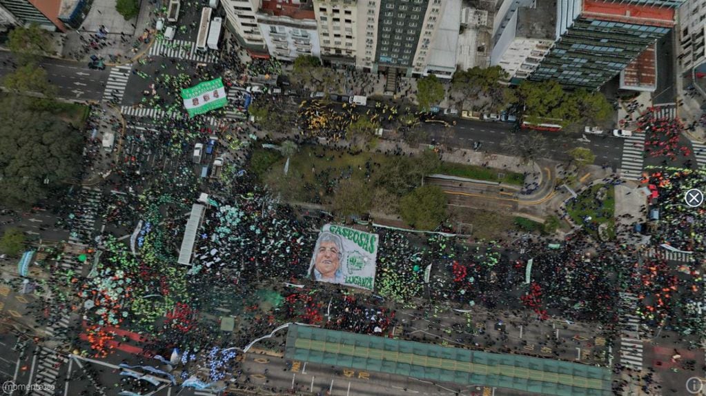 La central sindical copó el centro porteño con el verde característico del Sindicato de Camioneros.
Foto interactiva: Juan Pablo Cháves.