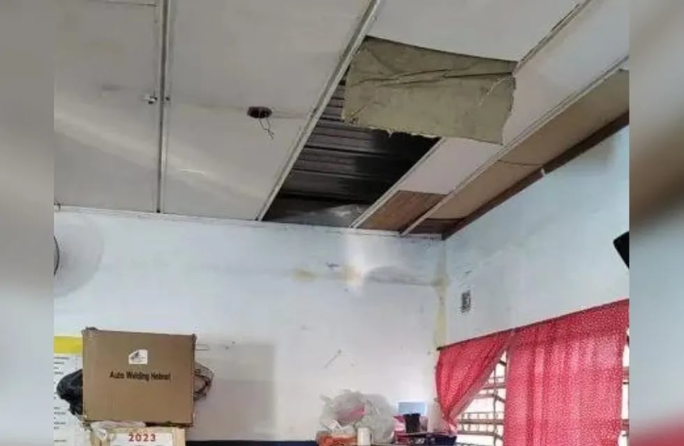 Se despendió una parte del techo de un colegio de Rosario, pero no hay heridos.