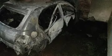 Investigan en Eldorado el incendio de un automóvil