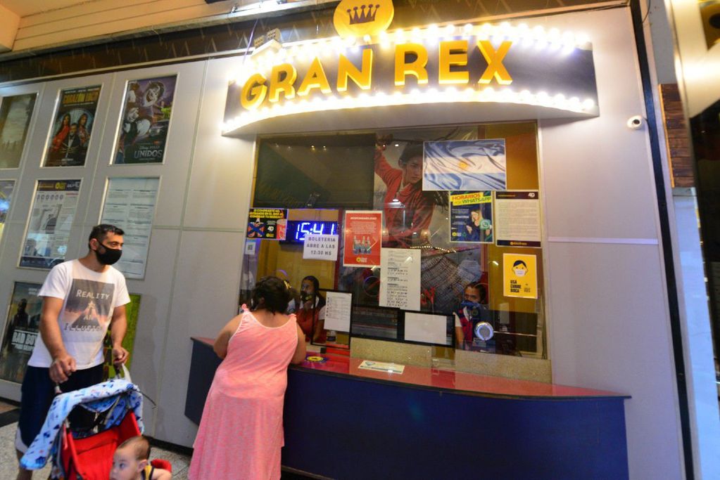 Los cines Gran Rex son un clásico cordobés que espera salir a flote (Archivo/La Voz).