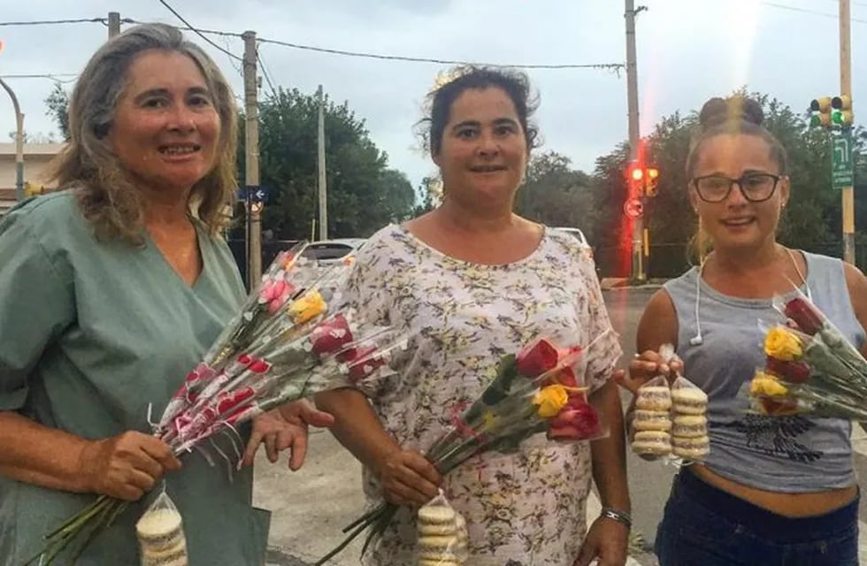 María Ester, Lorena y Katia, tres generaciones de vendedoras de alfajores en la Octavio Pinto. (Creatividad a la Boina)