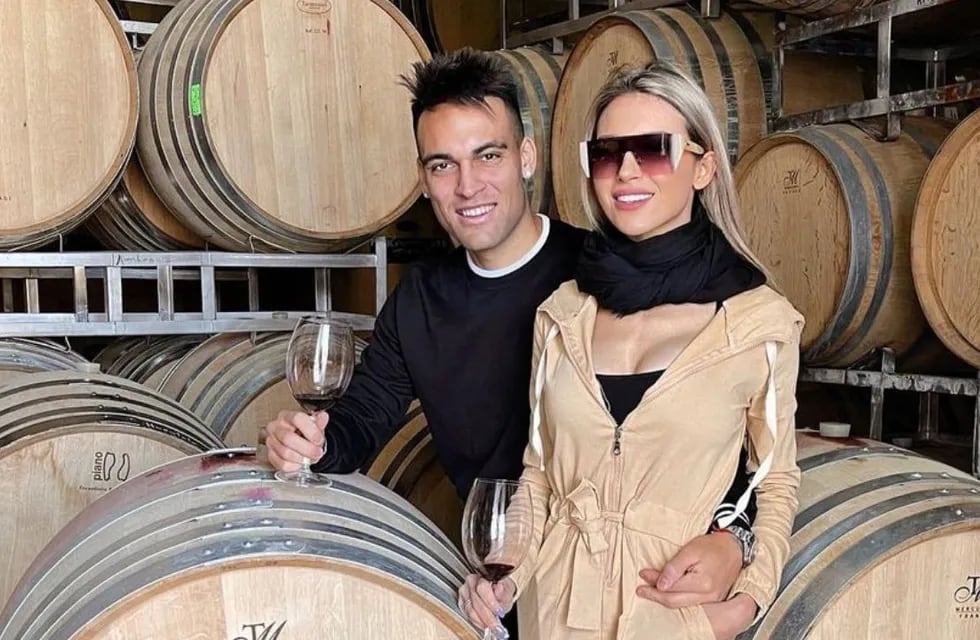 Agustina Gandolfo y Lautaro Martínez probaron su vino elaborado en Mendoza.