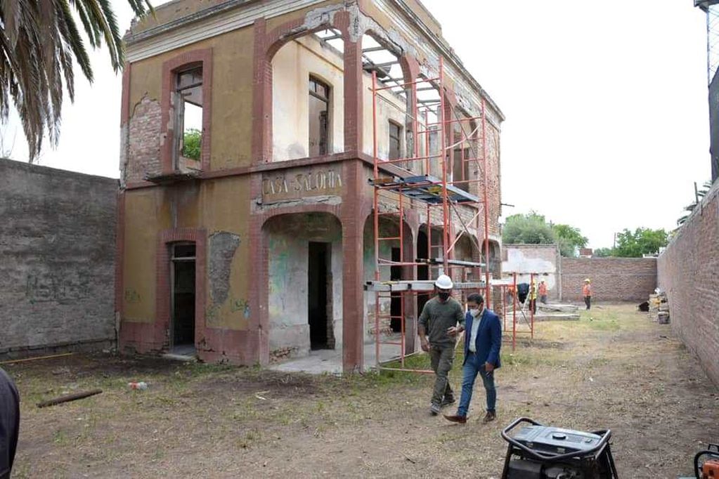 Iniciaron la restauración de la antigua Casa Salonia en Alvear.