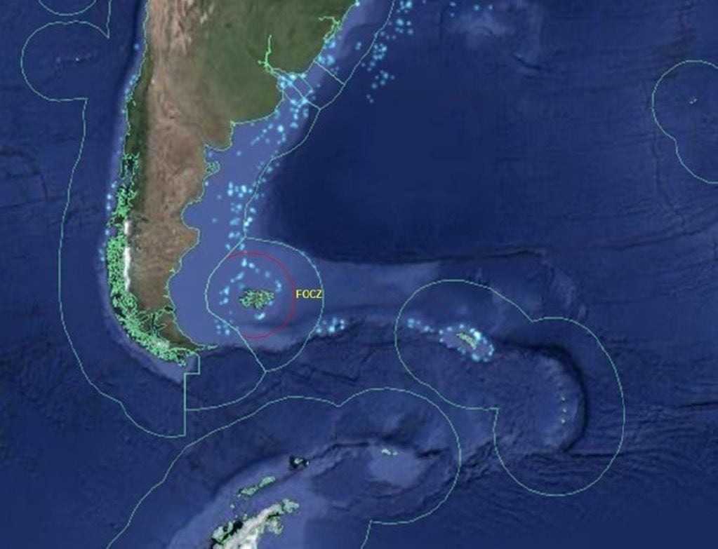 Delimitación de la FOCZ. Los puntos claros representan a los buques pesqueros. Se observa un convoy al sudeste de Malvinas.