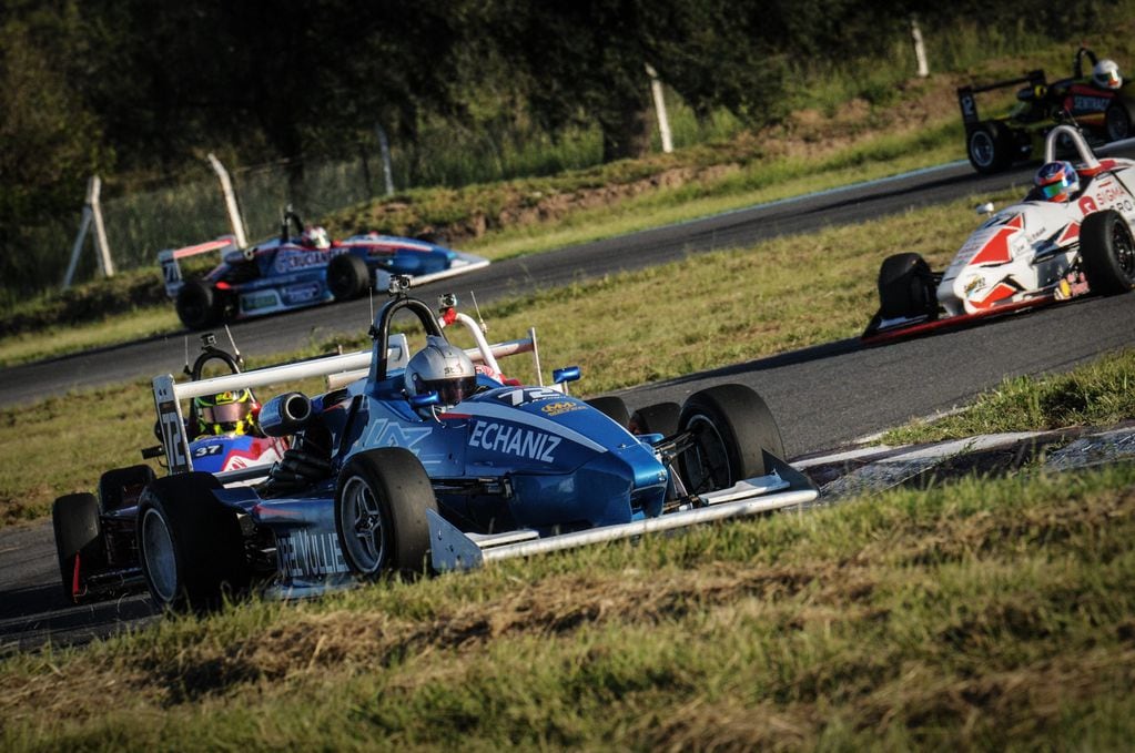 Con notables carreras, la Fórmula Renault Plus cumplió con la tercera convocatoria puntuable.