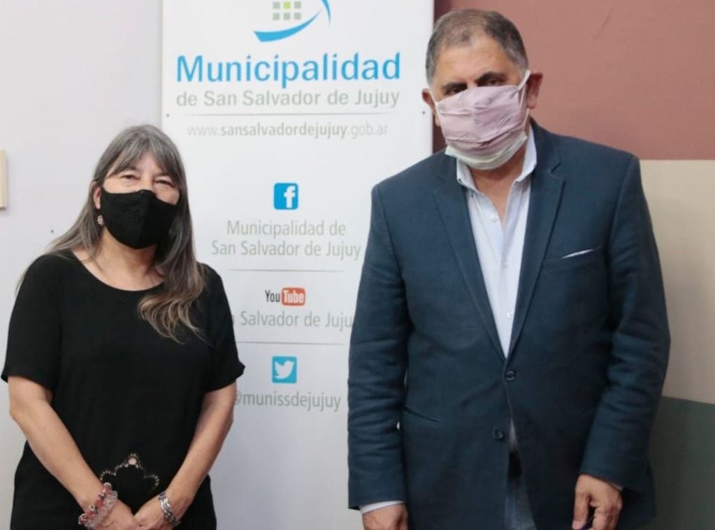 La directora de Cultura, Alejandra Gutiérrez, y el intendente Raúl Jorge hicieron el anuncio oficial de la "Serenata a la Ciudad" programada para este domingo por la noche.