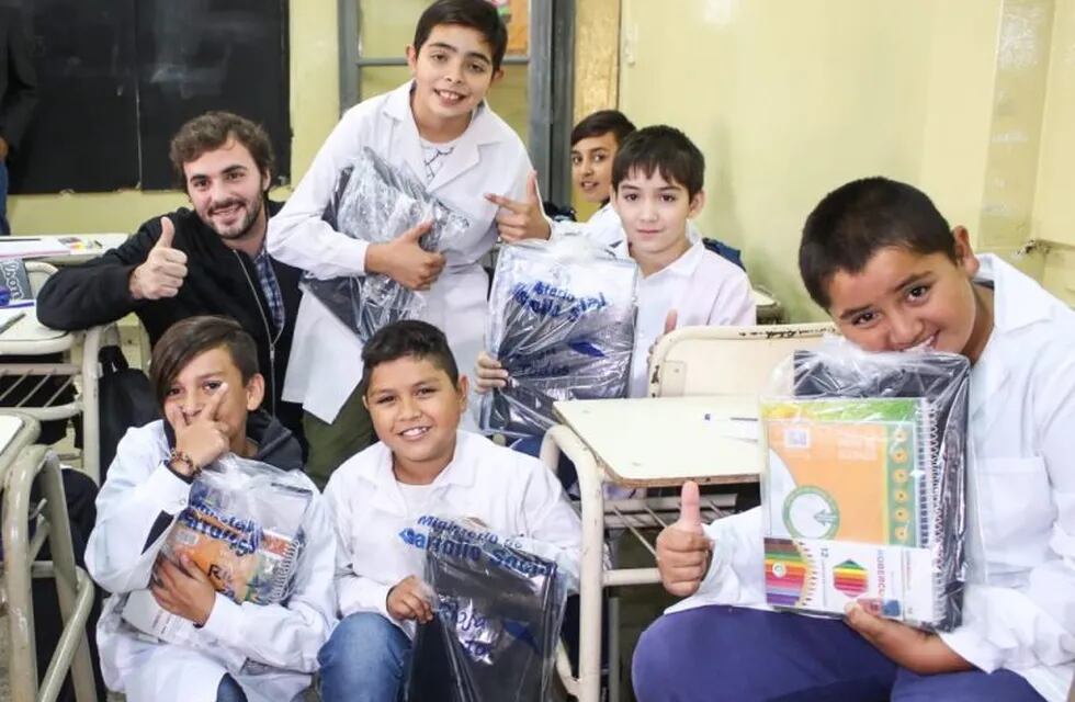 Entrega de kits escolares en Chilecito