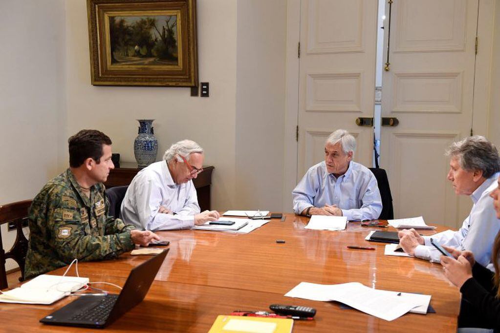 Sebastián Piñera, se reunió con su gabinete. (Foto:EFE/ Cortesía Presidencia de Chile)