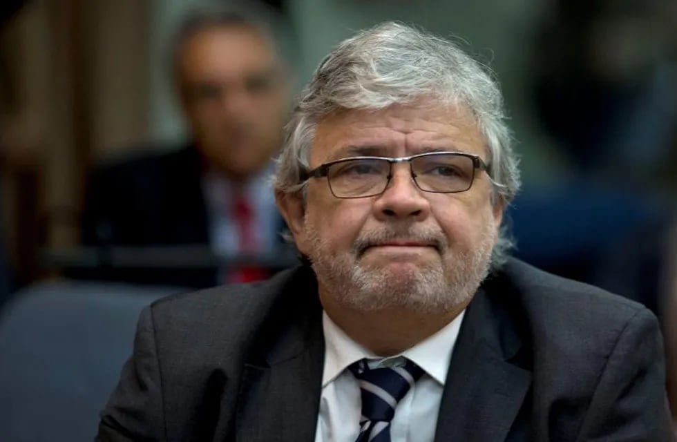 Argentina's former Transport Secretary Juan Schiavi attends his trial, as one of the accused in the Once railway crash in Buenos Aires, Argentina, Tuesday, Dec. 29, 2015. The train crash killed 51 people and injured 800 others on Feb. 22, 2012, exposing systemic corruption and other failures in Argentina's transportation systems. (AP Photo/Natacha Pisarenko) buenos aires juan pablo schiavi tragedia ferroviaria once juicio sentencia accidente ferrocarril sarmiento once juicio sentencia imputados sentencia condena funcionarios