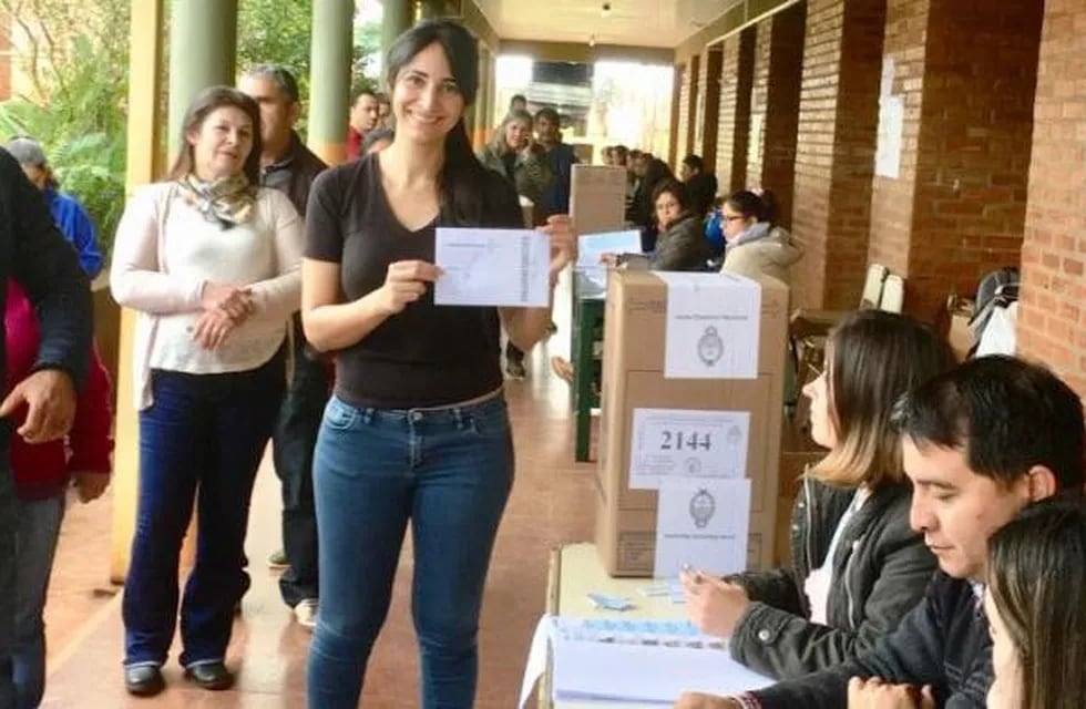 Cristina Britez precandidata del Frente de Todos votó en su ciudad natal Eldorado. (MisionesOnline)