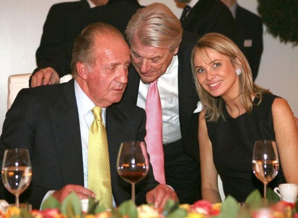 Juan Carlos junto a Corinna. (web)