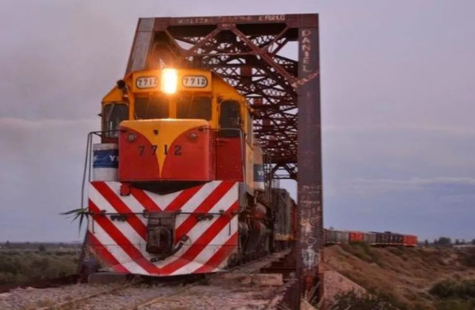 El paso del tren por el puente de Palmira, retomaru00e1 vida nuevamente para la conexión entre Mendoza y Buenos Aires.