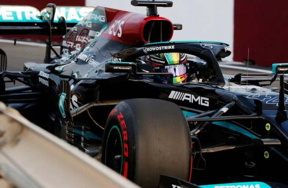 Hamilton domina por ahora en Arabia Saudita con Mercedes.