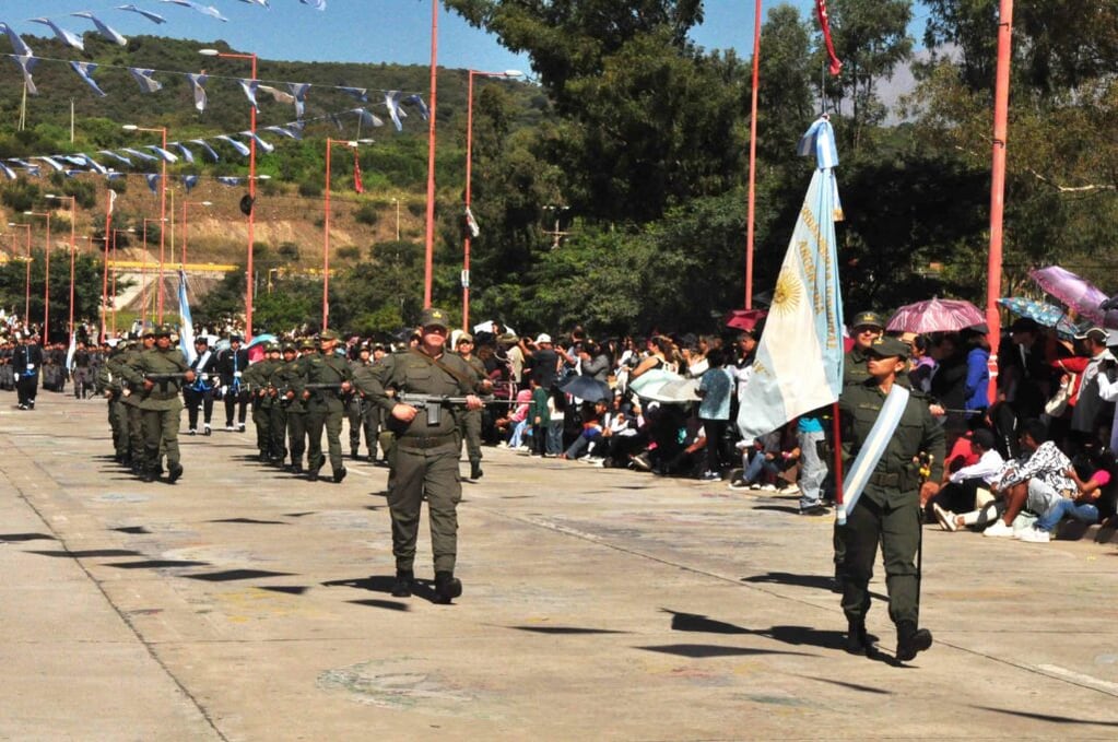 Las fuerzas de seguridad con asiento en Jujuy hicieron presente su adhesión a la celebración de los 431 años de San Salvador de Jujuy.
