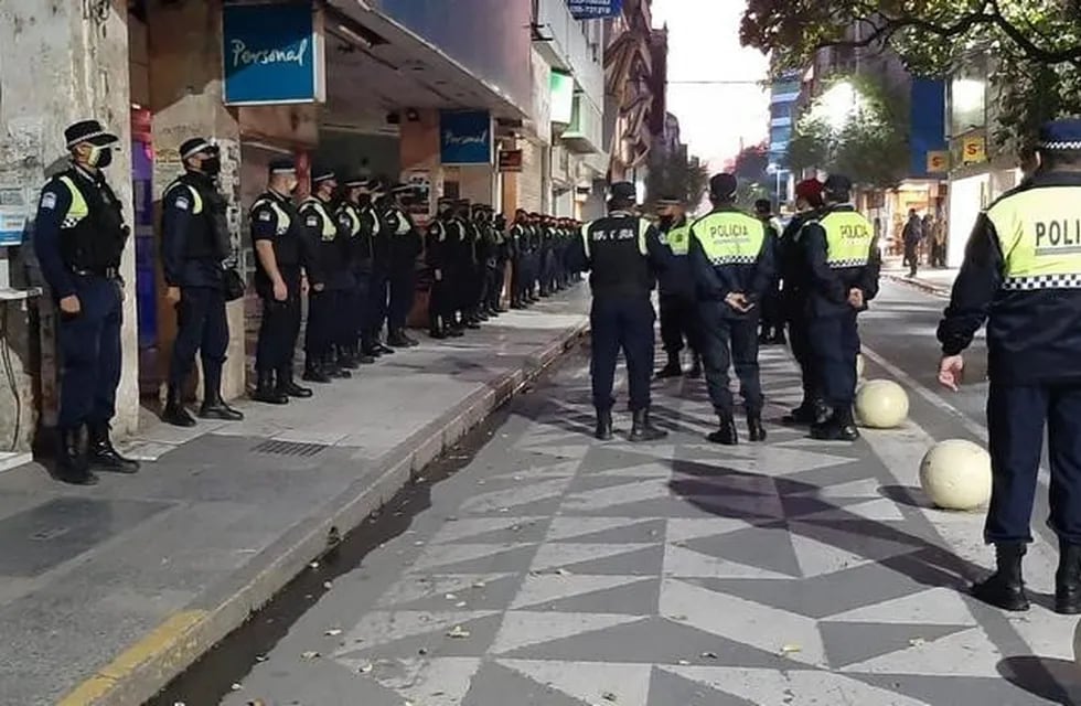 Controles policiales en Tucumán.