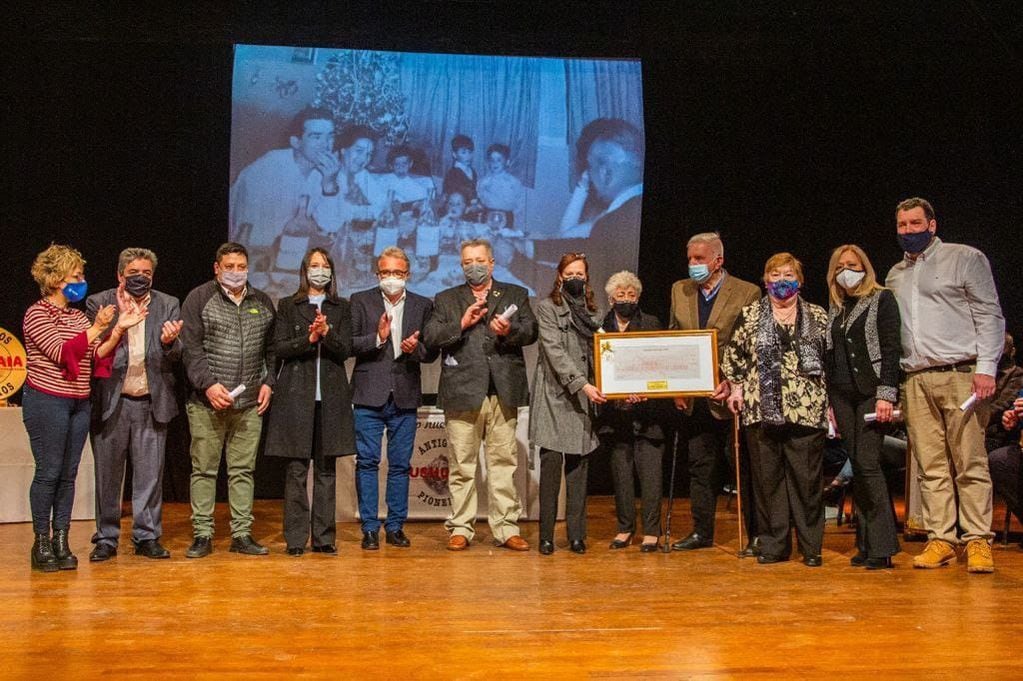 La Municipalidad de Ushuaia entregó reconocimientos a las familias Centenarias de Ushuaia.