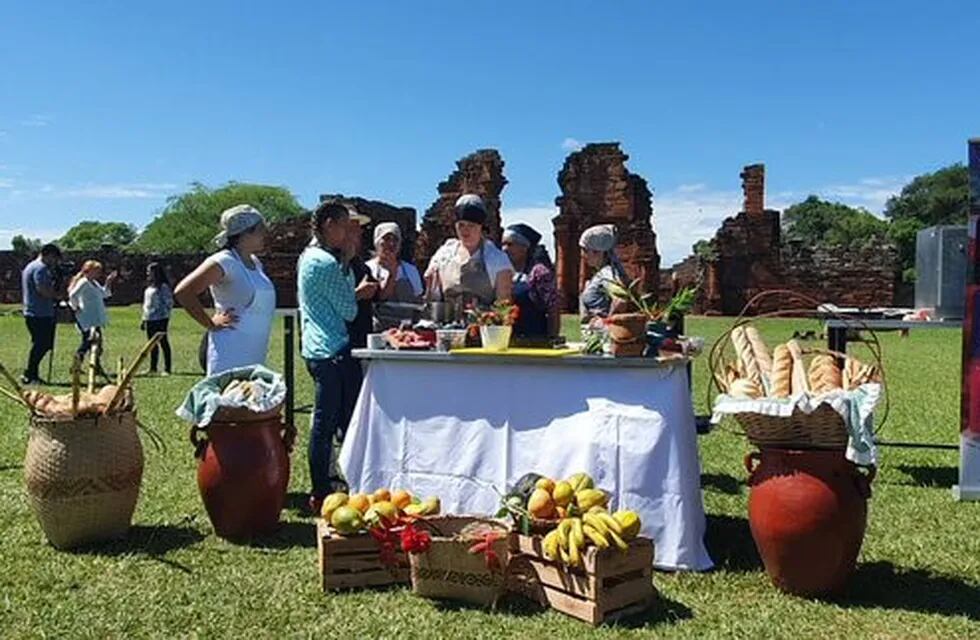 Enseñanza Técnica de Misiones. Cocina en vivo en las Ruinas de San Ignacio. (Twitter de Galarza)