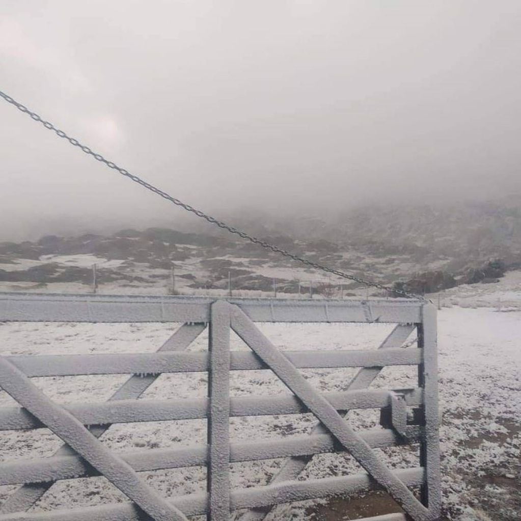 Volvería a nevar este miércoles por la noche en las Altas Cumbres. (Foto: Facebook / Traslasierra Noticias).