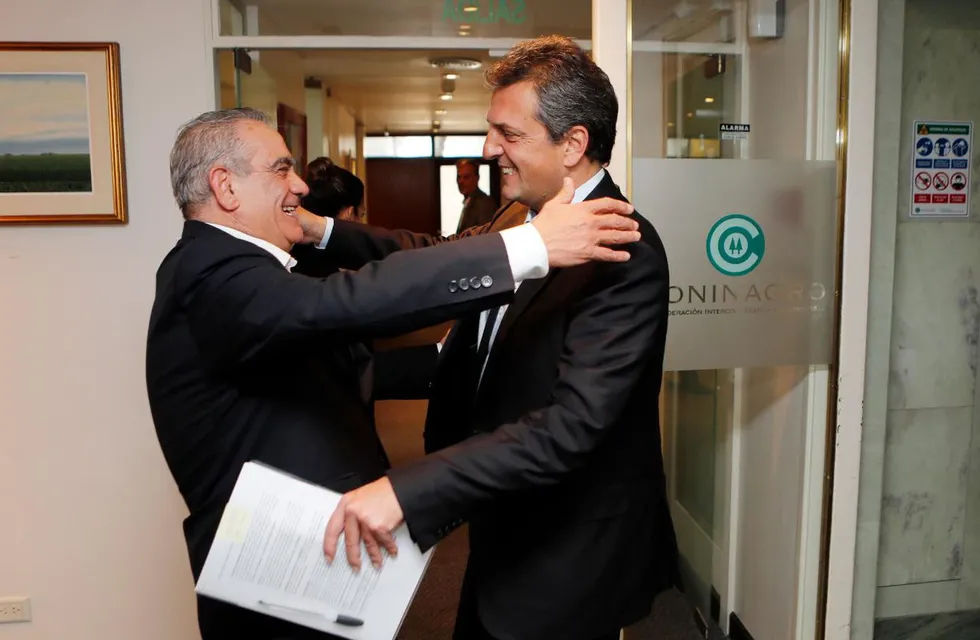 Sergio Massa junto al presidente de Coninagro, Carlos Iannizzotto.