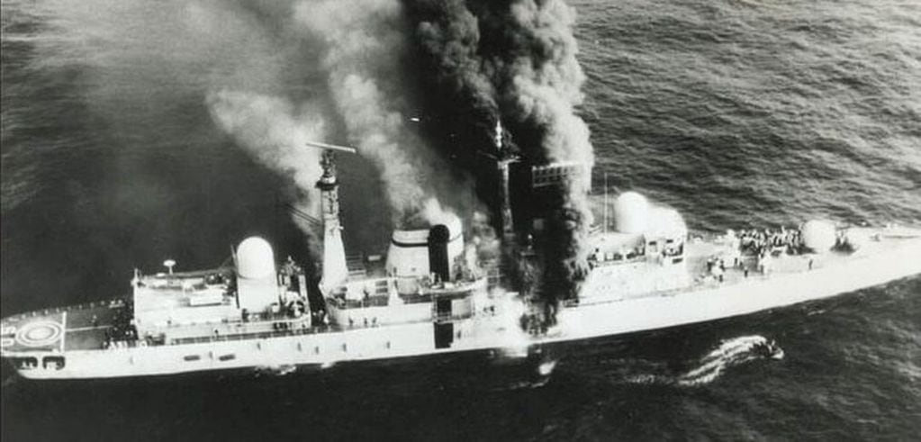 Buque destructor HMS sheffield.
