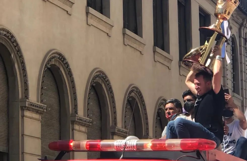 Mariano Werner recorrió las calles de su ciudad a bordo de una autobomba de Bomberos Voluntarios