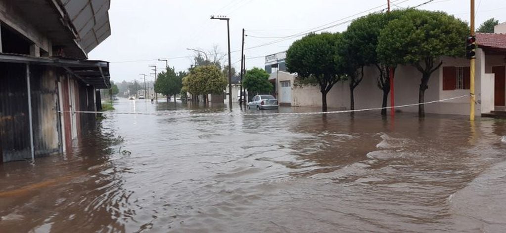 Bomberos Voluntarios Arroyito en el momento de las lluvias en Arroyito